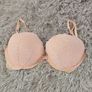Victoria's Secret Lace Bra in Soft Peach